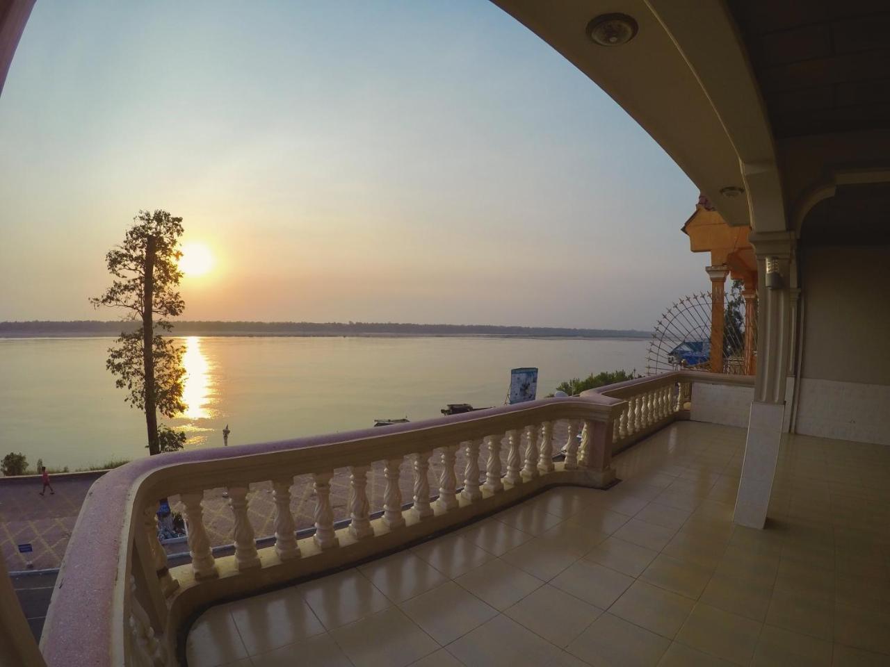 Heng Heng Hotel 2 Kratie Buitenkant foto
